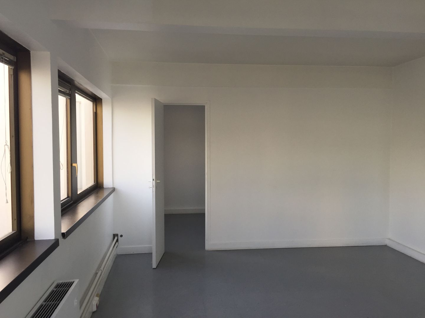 entrepôt de 1&nbsp;100m², L'Hay-les-Roses (Val-de-Marne)