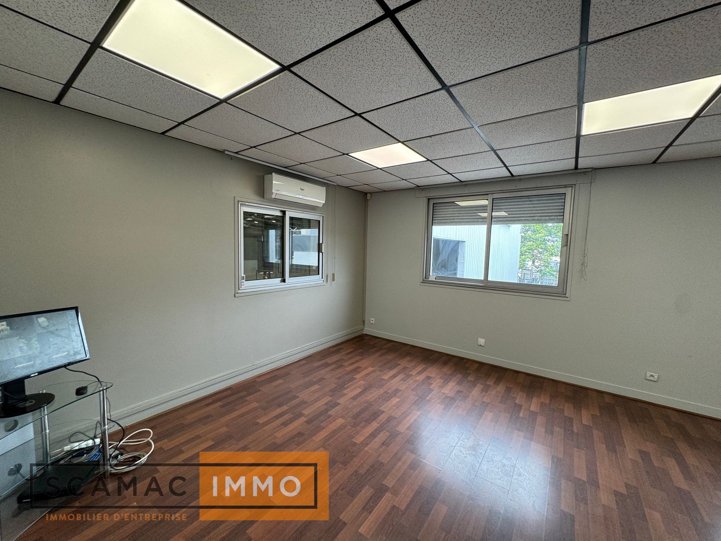 entrepôt de 1&nbsp;440m², Viry-Châtillon (Essonne)