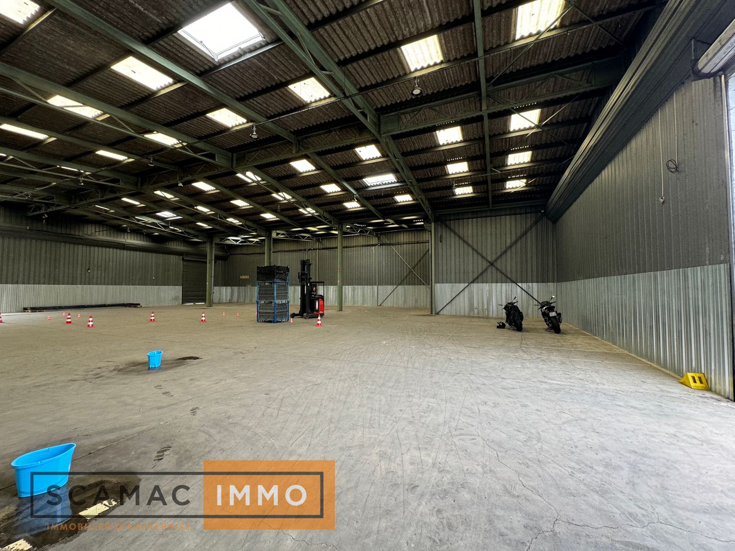 entrepôt de 1&nbsp;440m², Viry-Châtillon (Essonne)