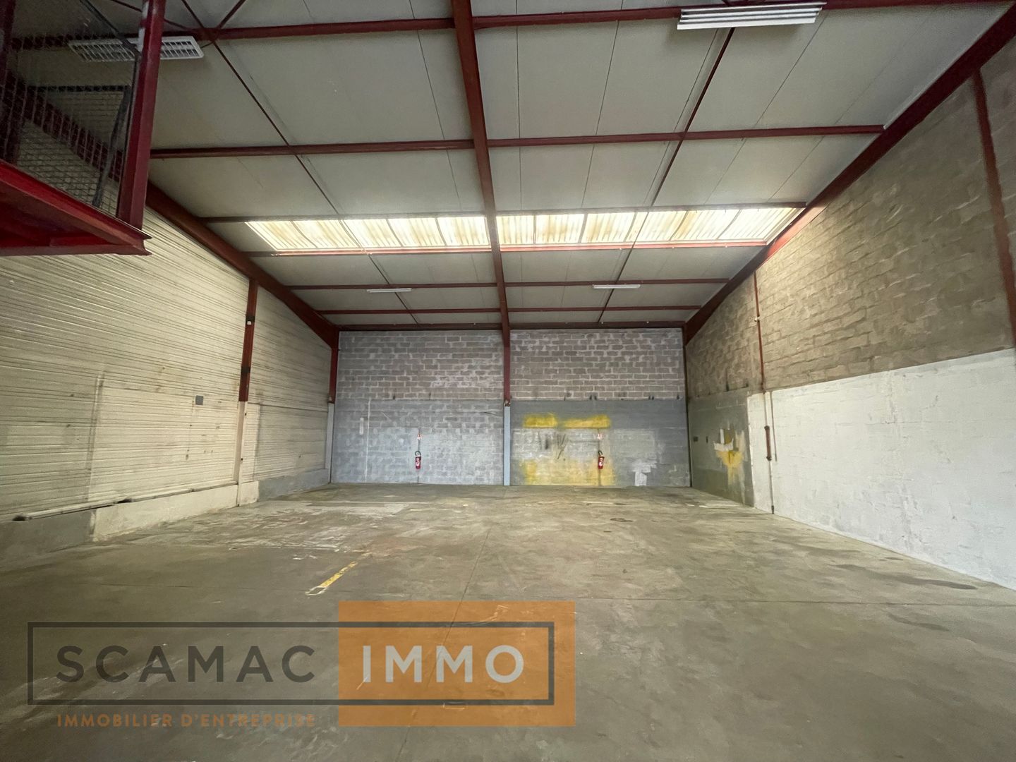 local d'activités de 373m², Corbeil-Essonnes (Essonne)