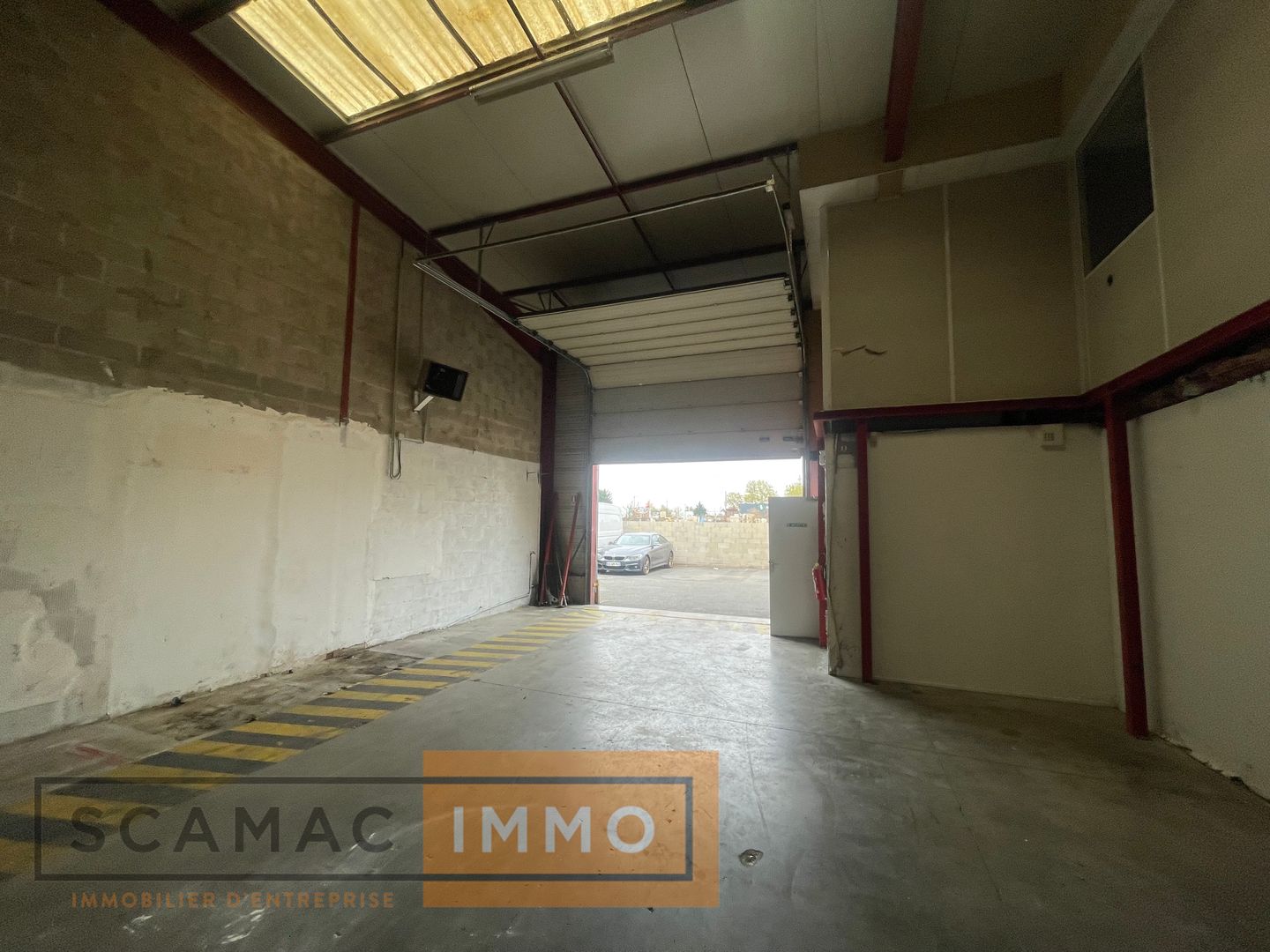 local d'activités de 373m², Corbeil-Essonnes (Essonne)
