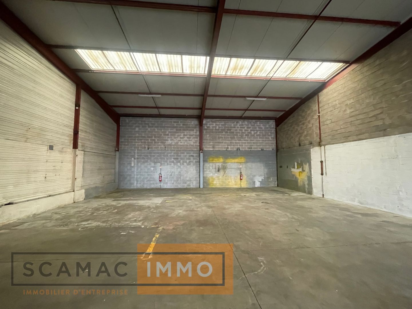 local d'activités de 373m², Corbeil-Essonnes (Essonne)