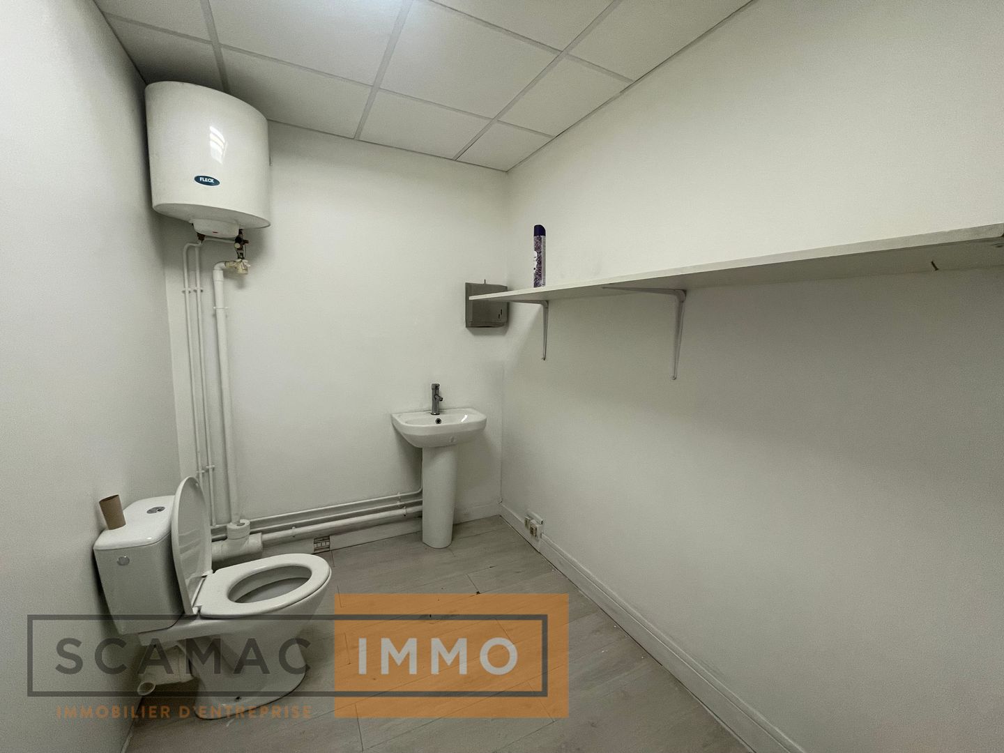 local d'activités de 373m², Corbeil-Essonnes (Essonne)
