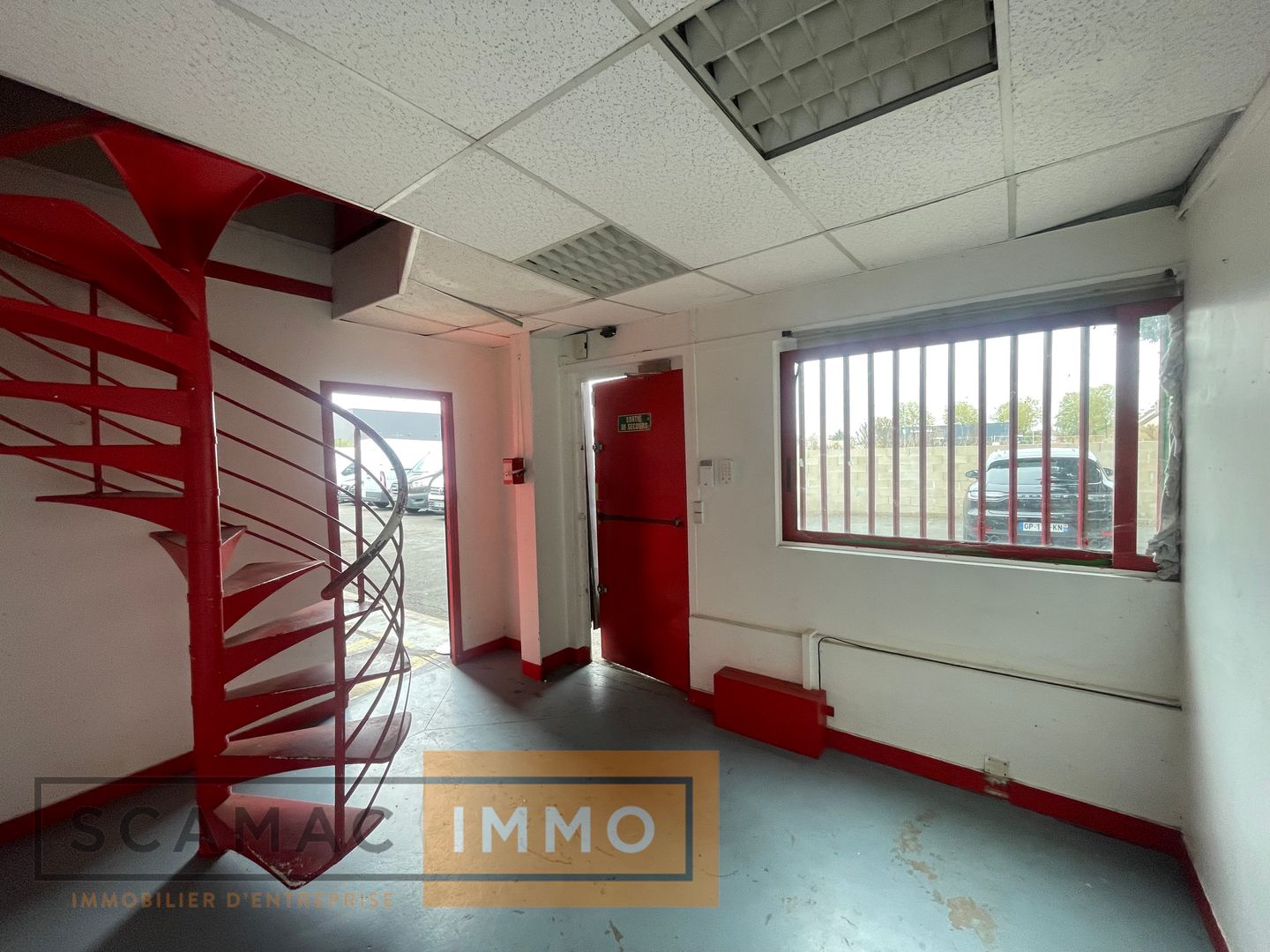 local d'activités de 373m², Corbeil-Essonnes (Essonne)