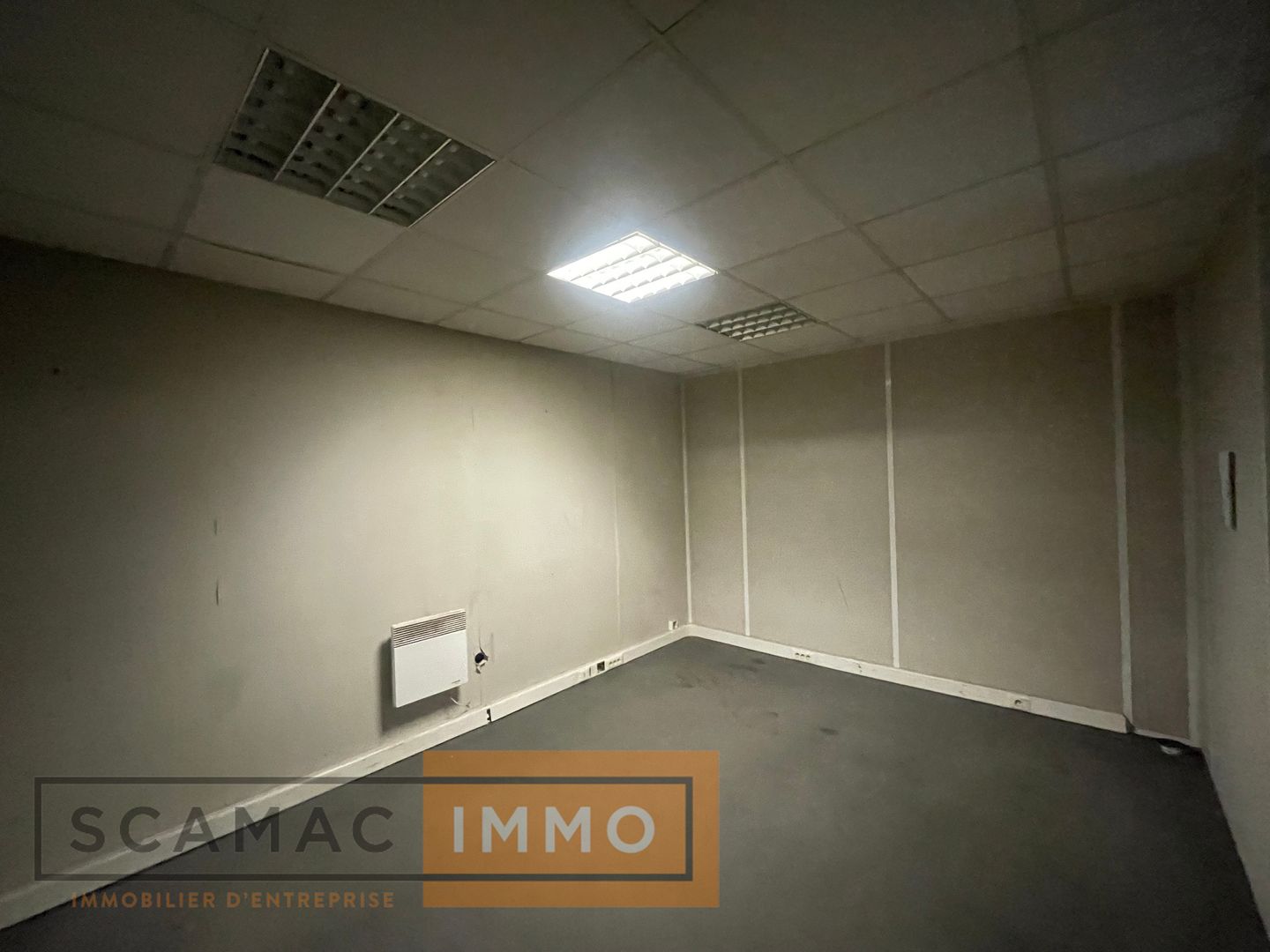 local d'activités de 373m², Corbeil-Essonnes (Essonne)