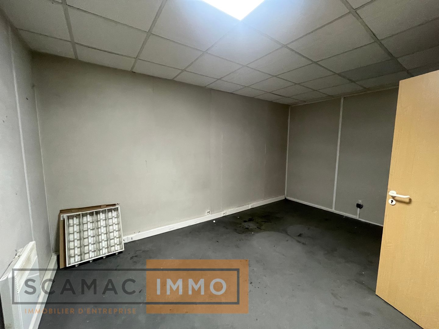 local d'activités de 373m², Corbeil-Essonnes (Essonne)
