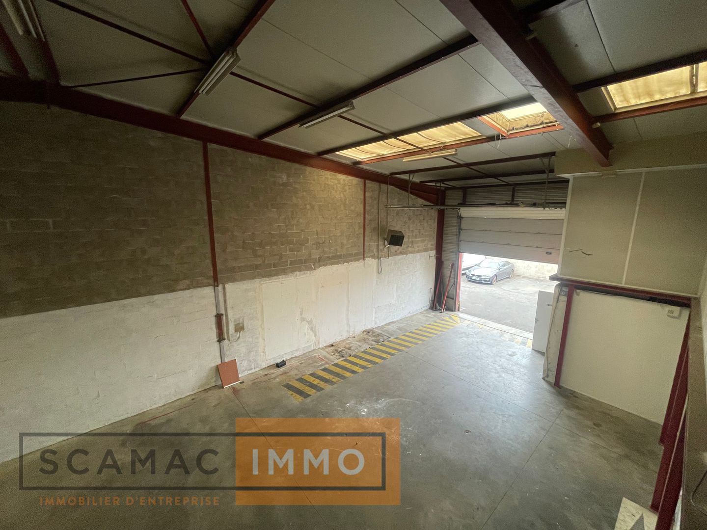 local d'activités de 373m², Corbeil-Essonnes (Essonne)