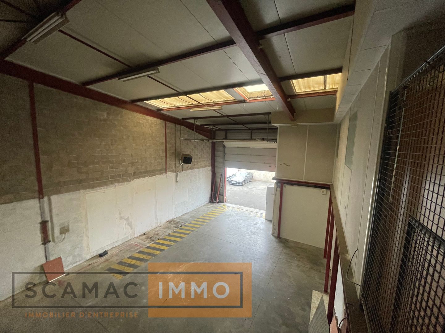 local d'activités de 373m², Corbeil-Essonnes (Essonne)