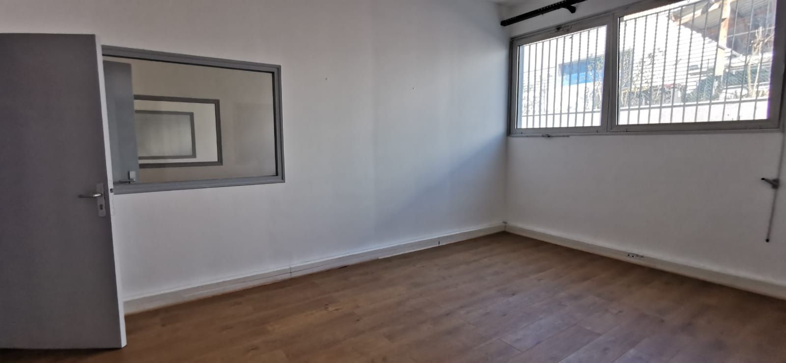 entrepôt de 2 218m², Créteil (Val-de-Marne)