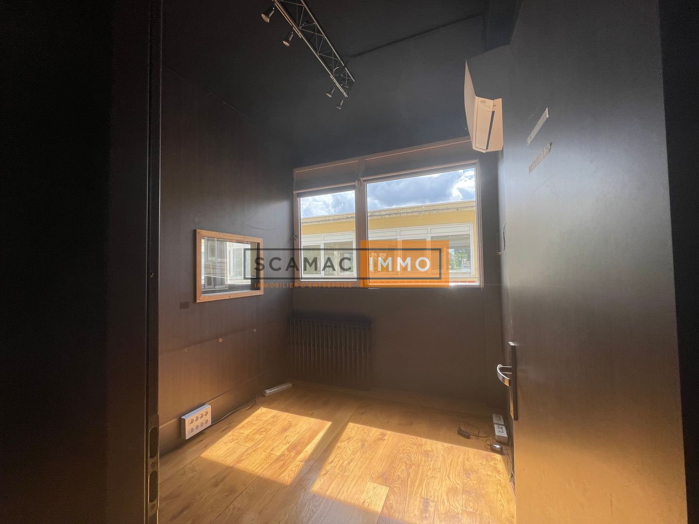 bureau de 210m², Nanterre (Hauts-de-Seine)