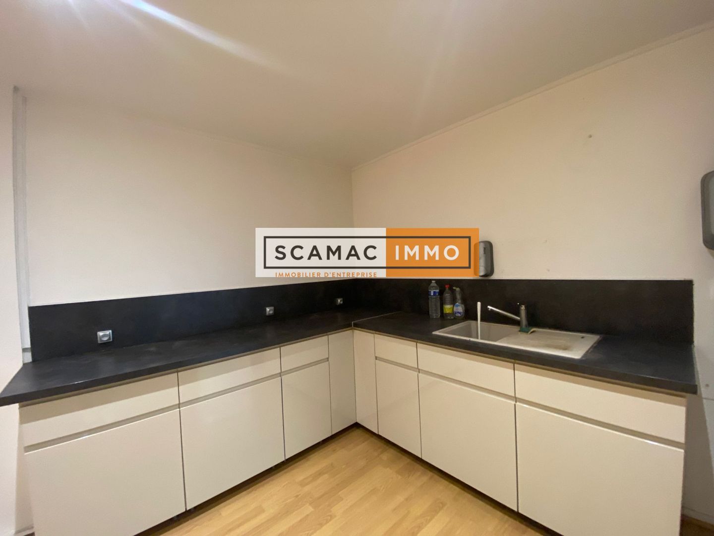 local d'activités de 591m², Vitry-sur-Seine (Val-de-Marne)