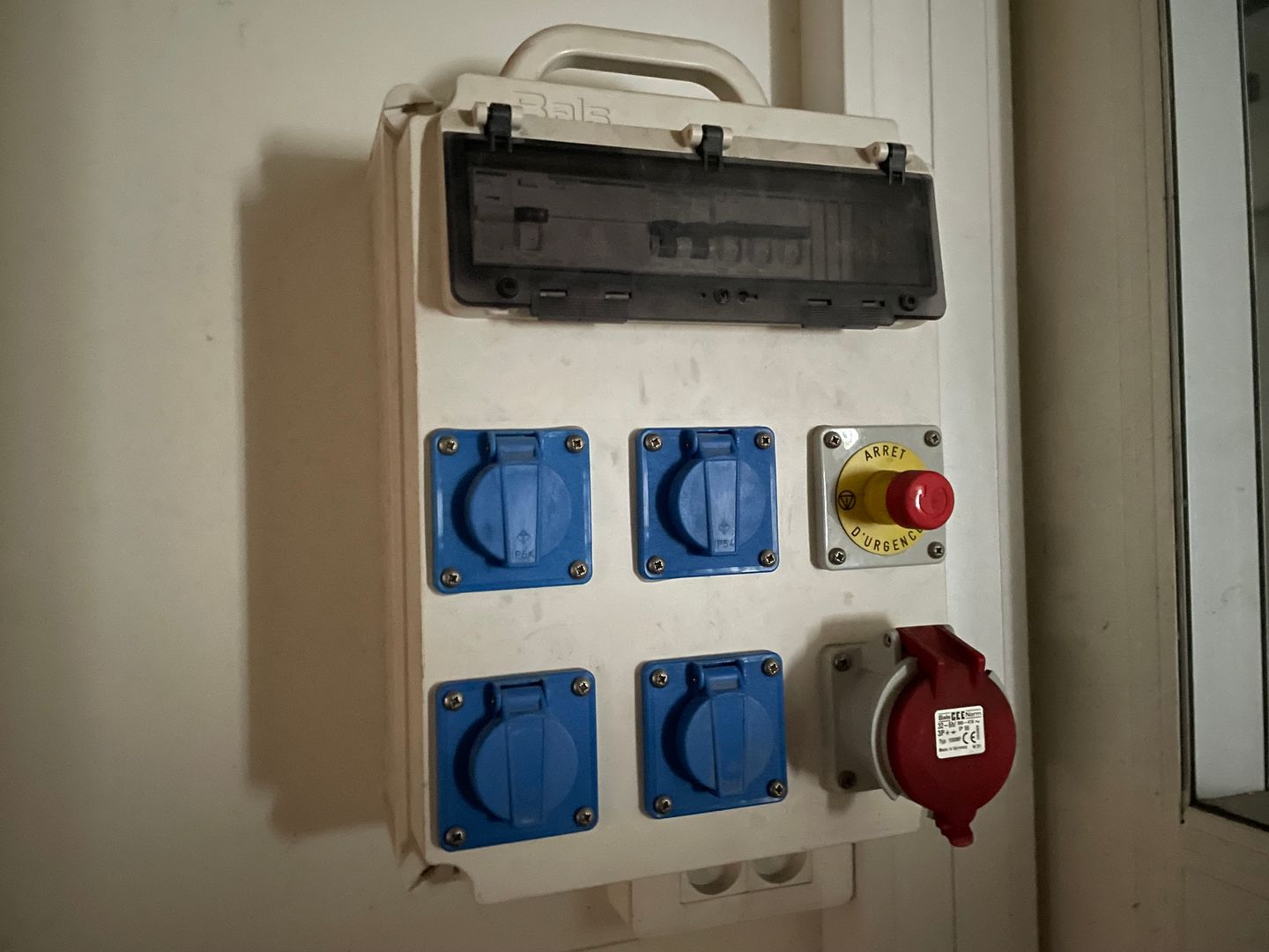 local d'activités de 518m², Vitry-sur-Seine (Val-de-Marne)