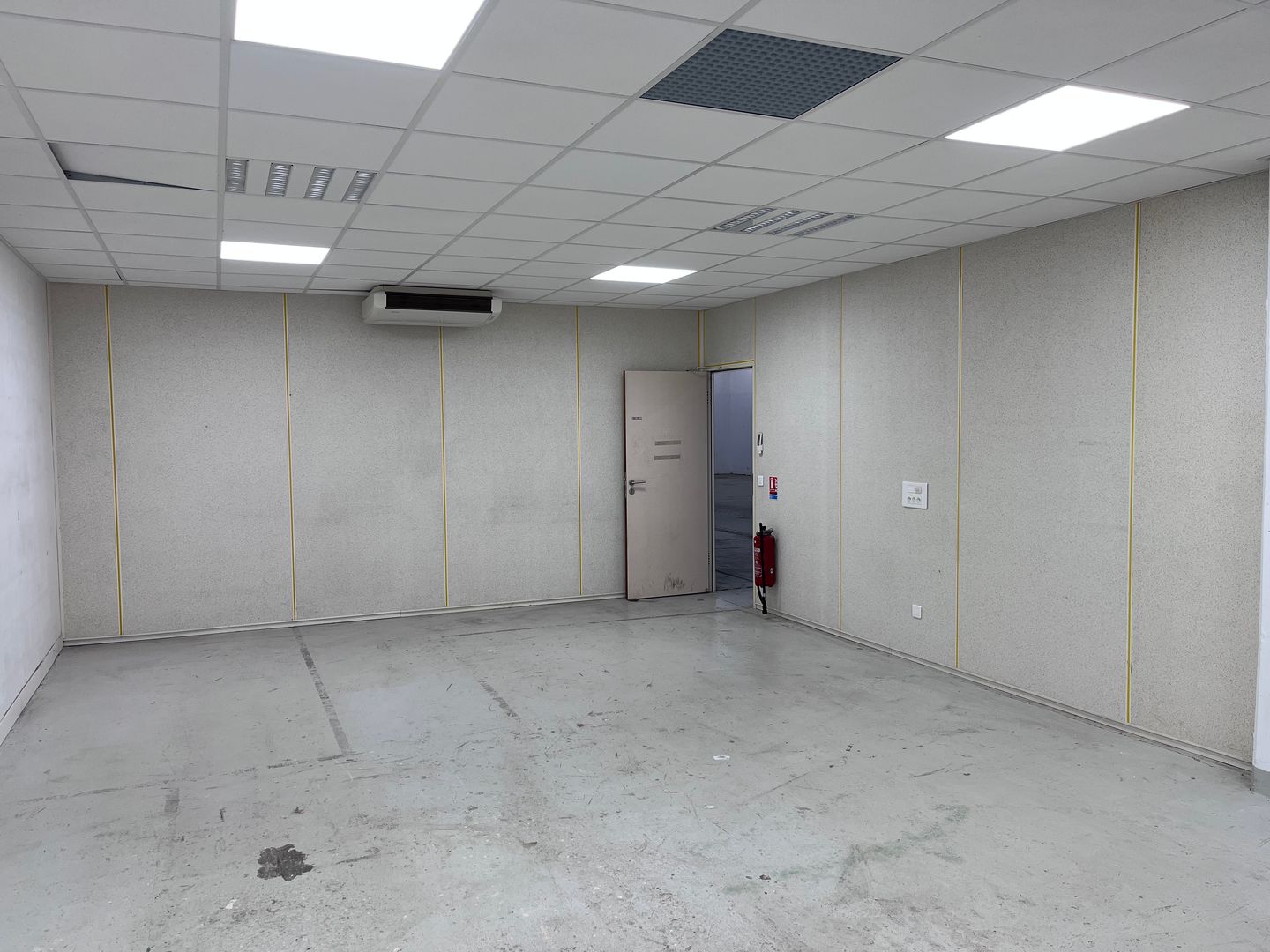 entrepôt de 847m², Clamart (Hauts-de-Seine)