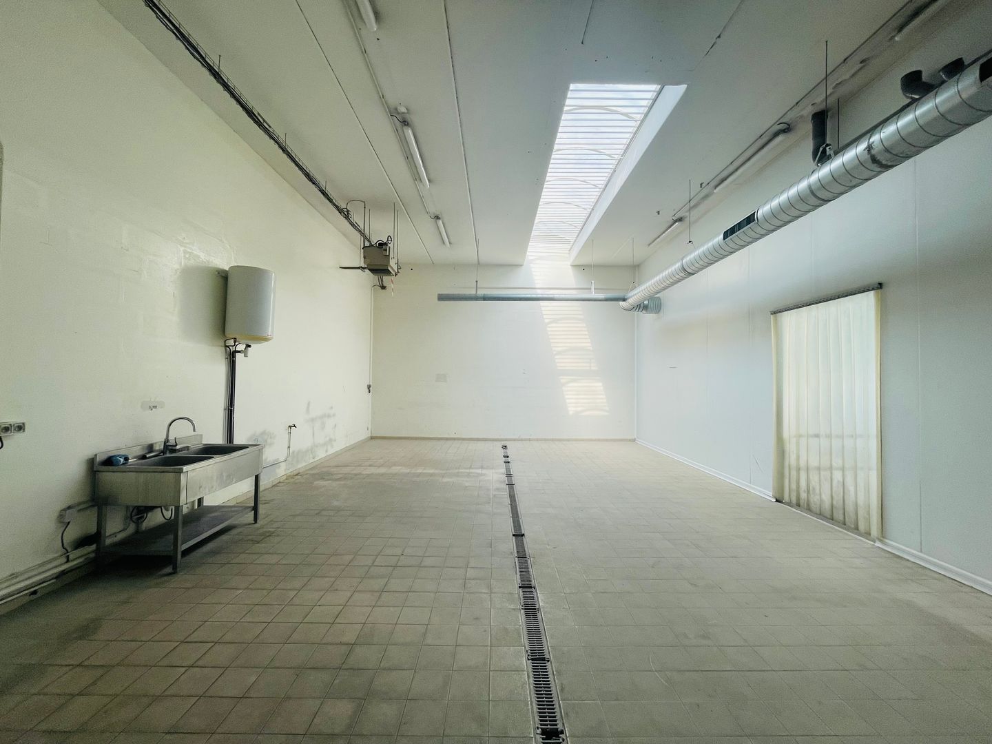 entrepôt de 847m², Clamart (Hauts-de-Seine)