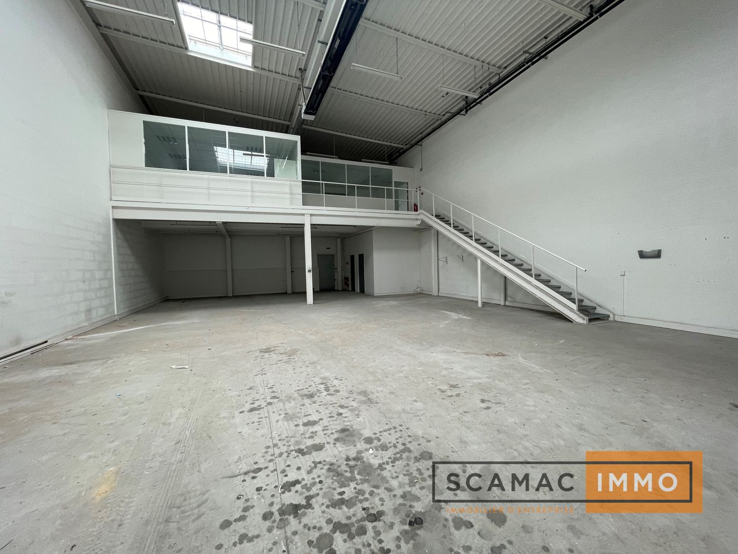 local d'activités de 293m², Palaiseau (Essonne)