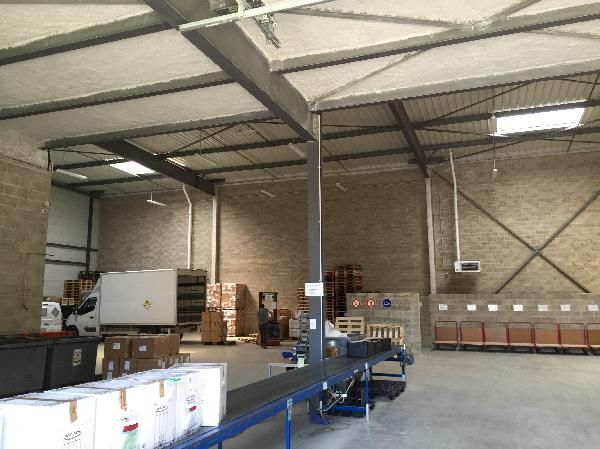 local d'activités de 372m², Villebon-sur-Yvette (Essonne)