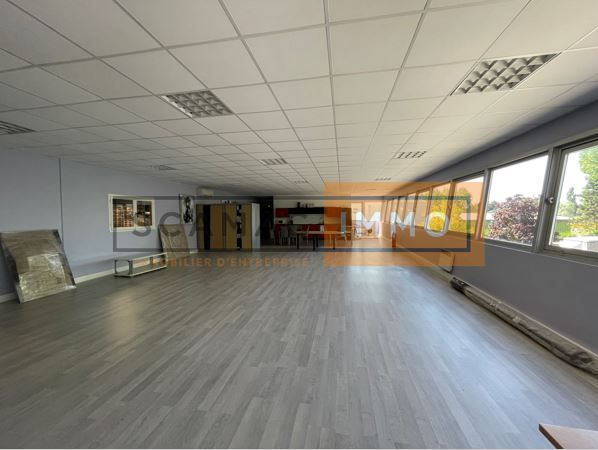 entrepôt de 2&nbsp;400m², Chennevières-sur-Marne (Val-de-Marne)