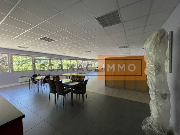 entrepôt de 2&nbsp;400m², Chennevières-sur-Marne (Val-de-Marne)
