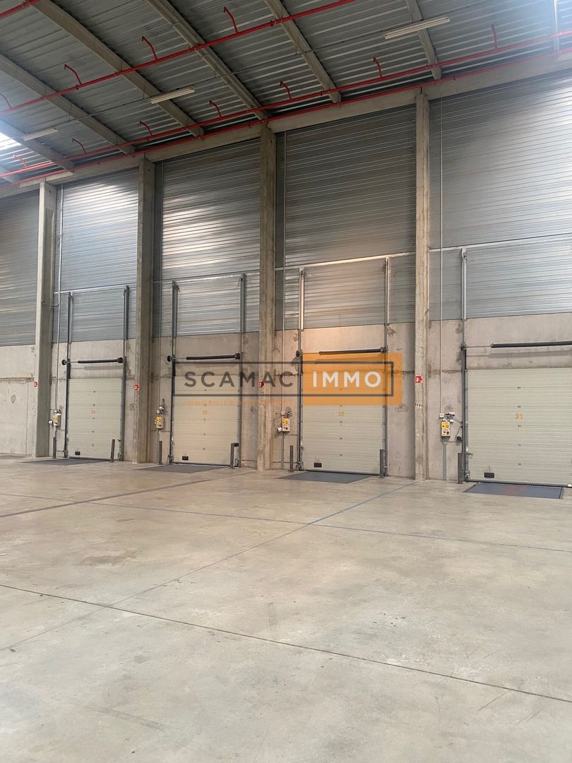 entrepôt de 8&nbsp;460m², Gargenville (Yvelines)