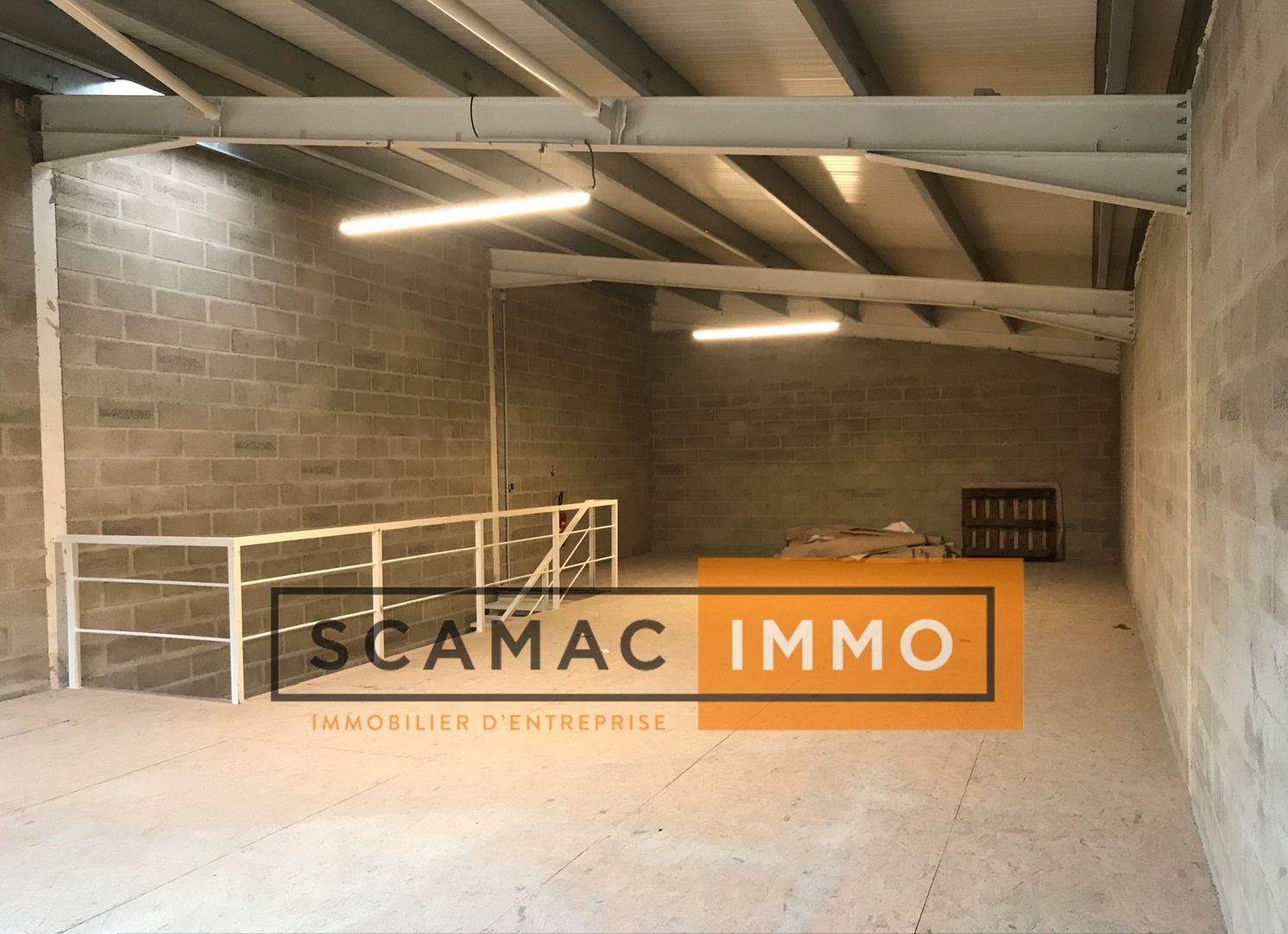 local d'activités de 198m², Romainville (Seine-Saint-Denis)