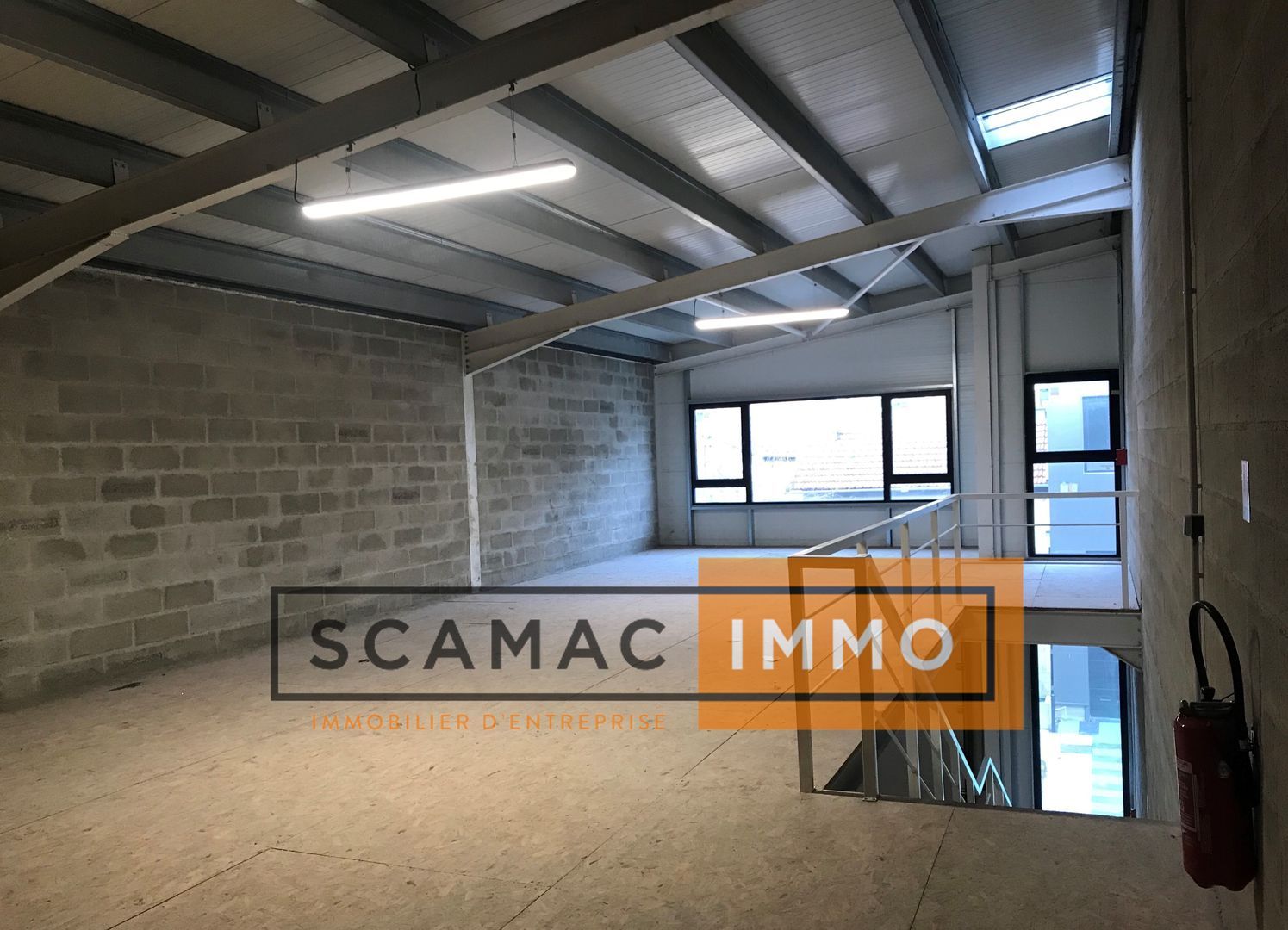 local d'activités de 429m², Romainville (Seine-Saint-Denis)