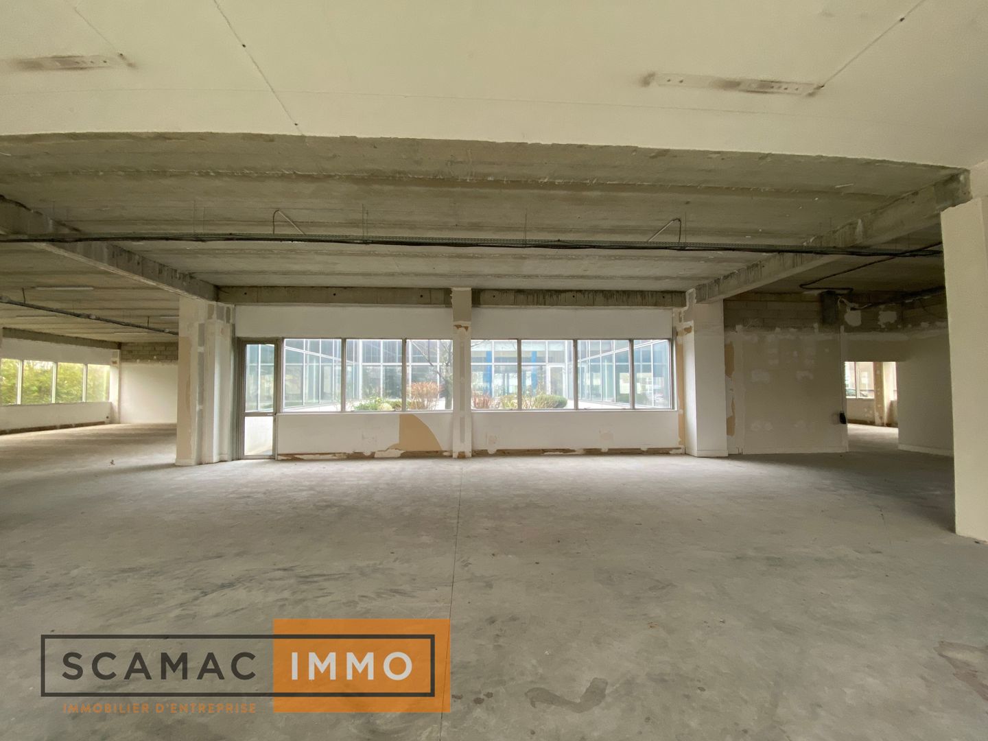 local d'activités de 1&nbsp;056m², Les Ulis (Essonne)