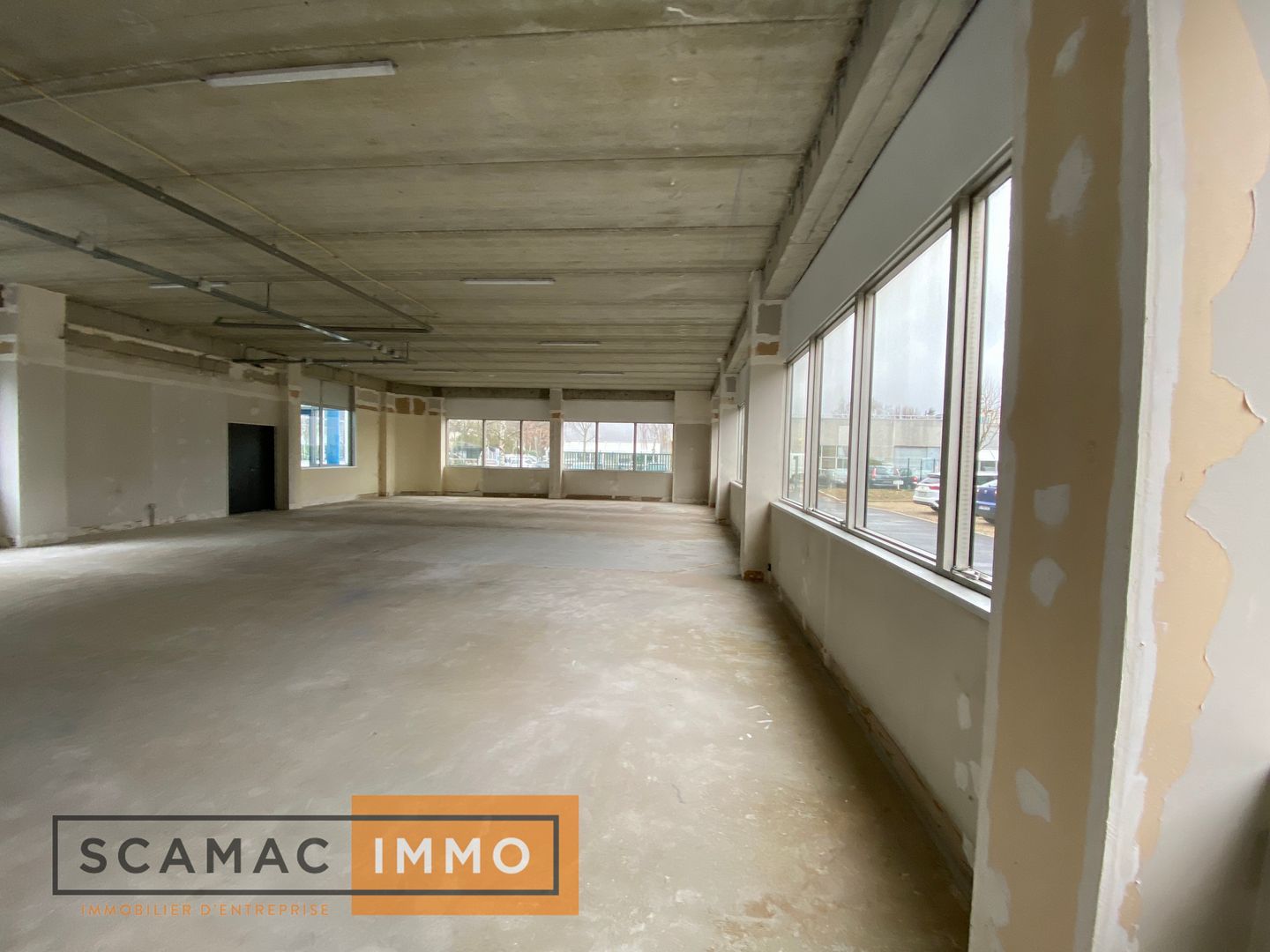 local d'activités de 1&nbsp;056m², Les Ulis (Essonne)