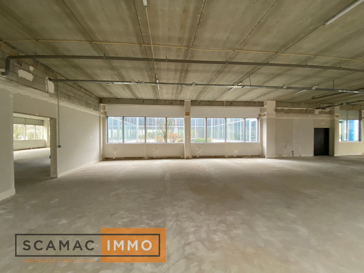 local d'activités de 1&nbsp;056m², Les Ulis (Essonne)