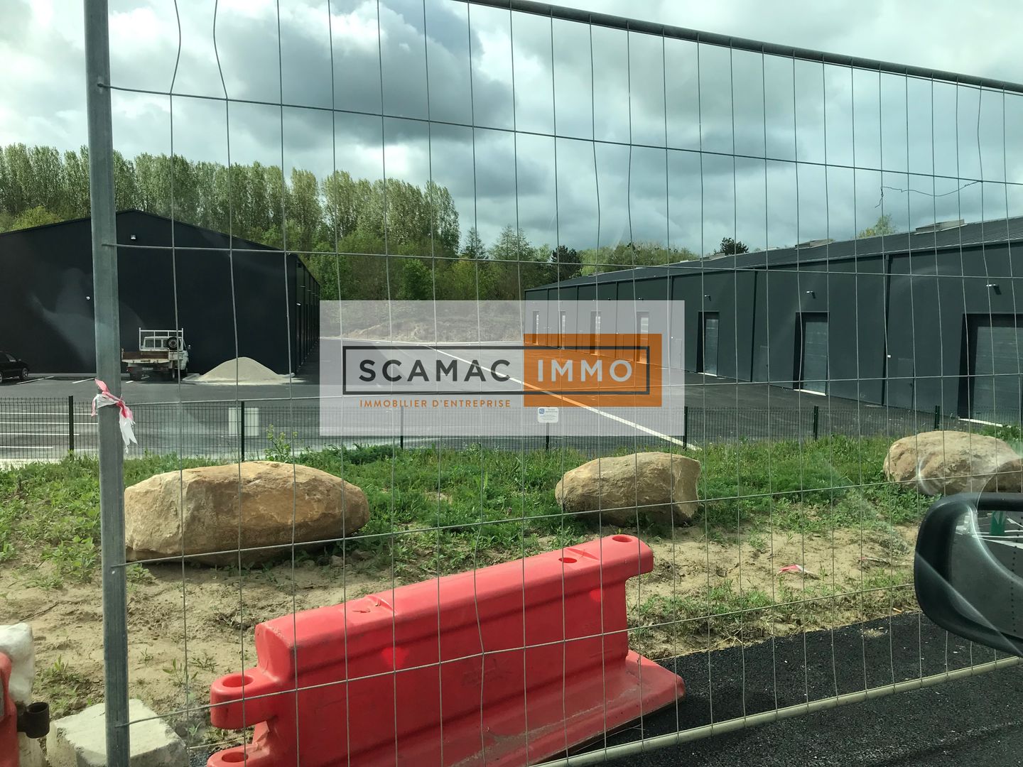 local d'activités de 186m², Bruyères-le-Châtel (Essonne)