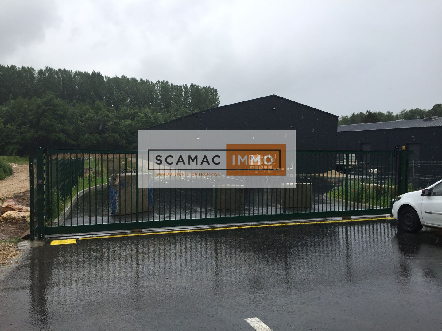 local d'activités de 186m², Bruyères-le-Châtel (Essonne)