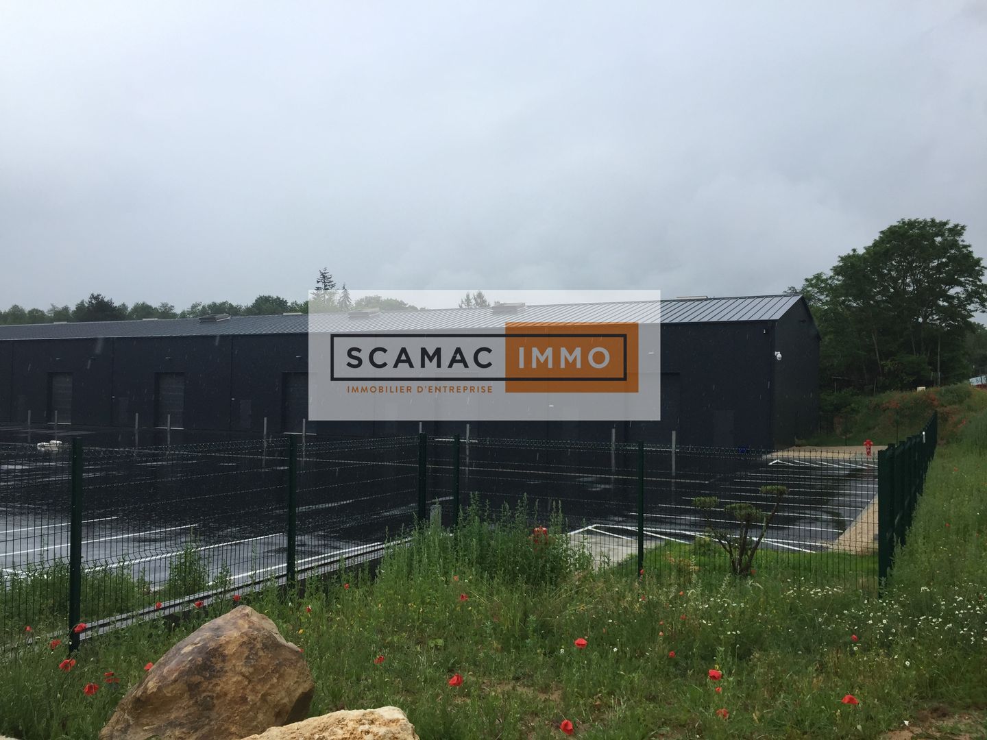 local d'activités de 186m², Bruyères-le-Châtel (Essonne)