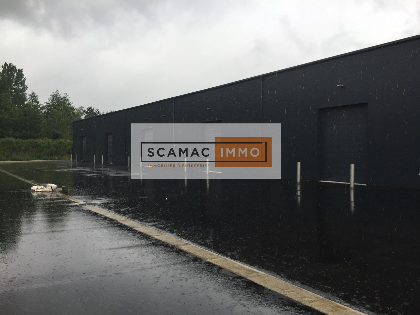 local d'activités de 186m², Bruyères-le-Châtel (Essonne)