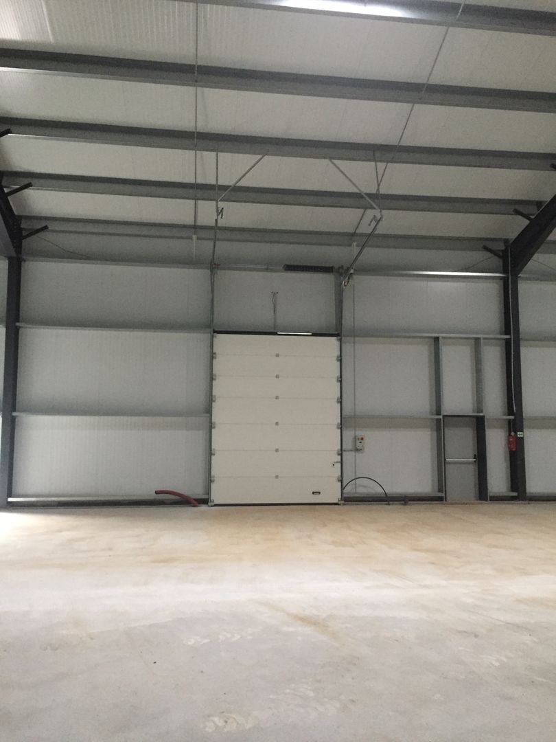local d'activités de 186m², Bruyères-le-Châtel (Essonne)