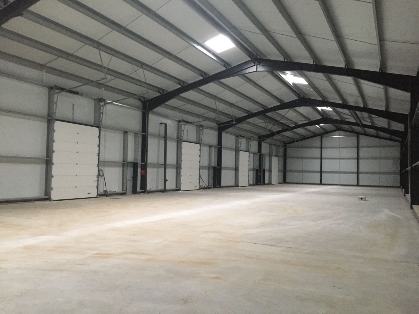 local d'activités de 186m², Bruyères-le-Châtel (Essonne)