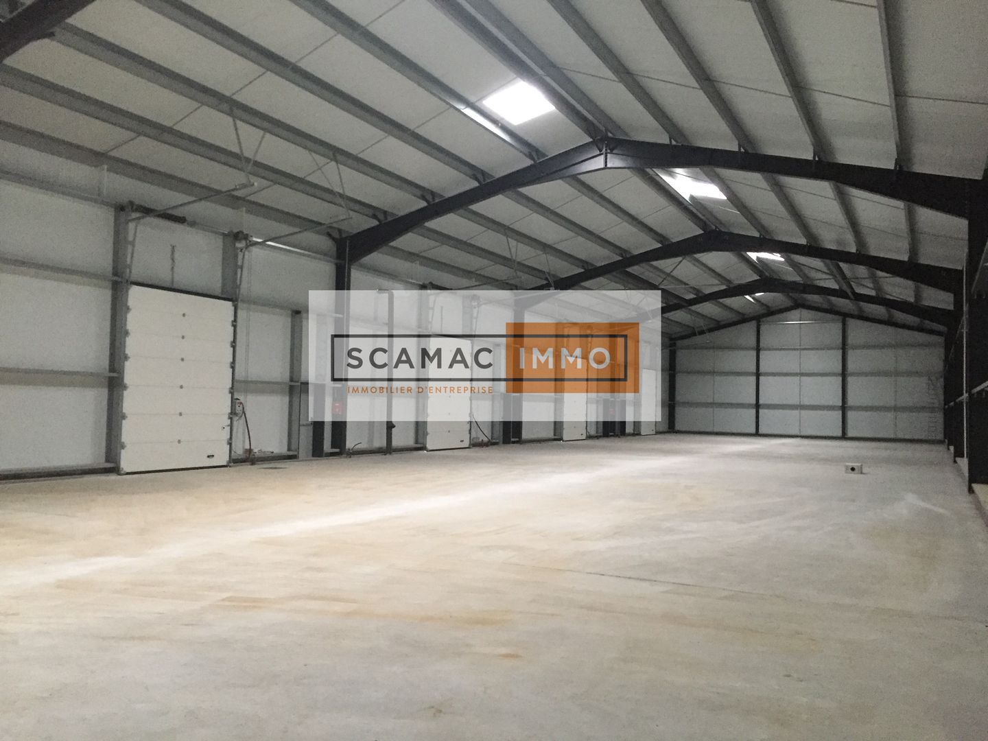 local d'activités de 186m², Bruyères-le-Châtel (Essonne)