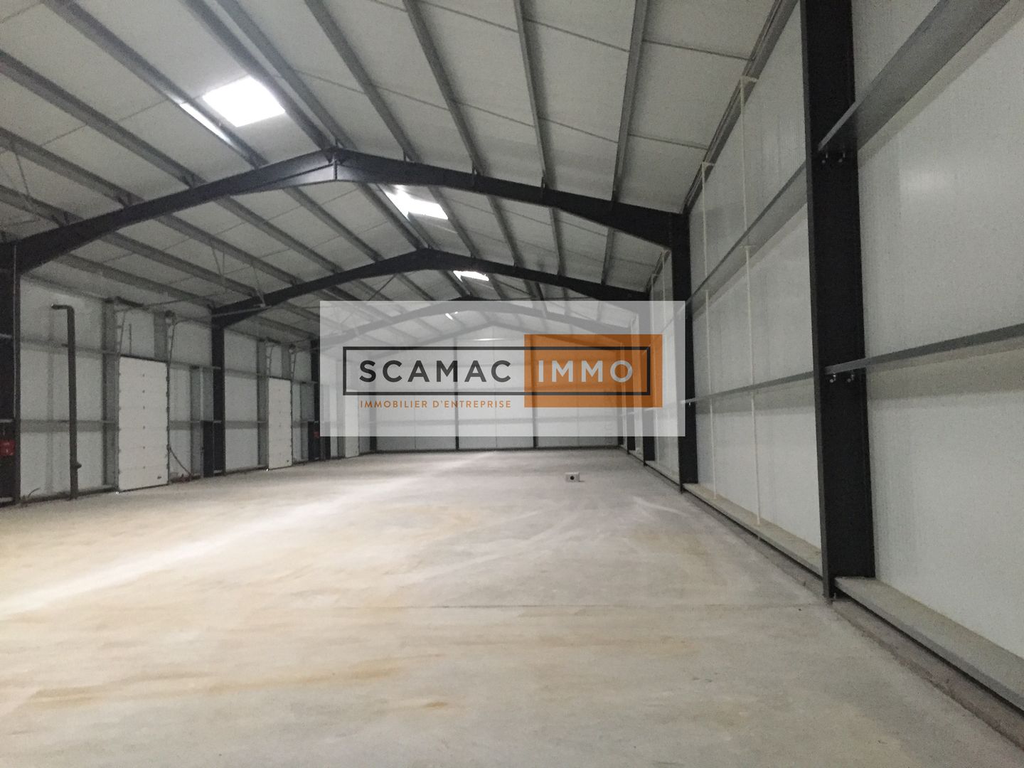 local d'activités de 186m², Bruyères-le-Châtel (Essonne)