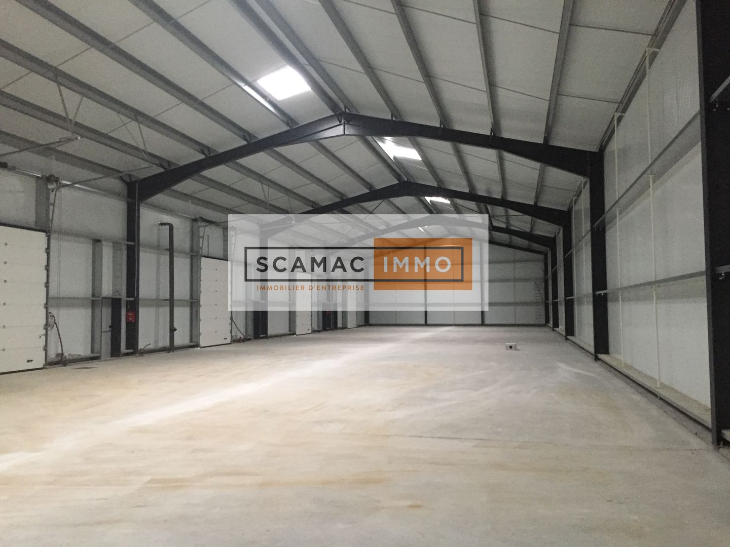 local d'activités de 186m², Bruyères-le-Châtel (Essonne)