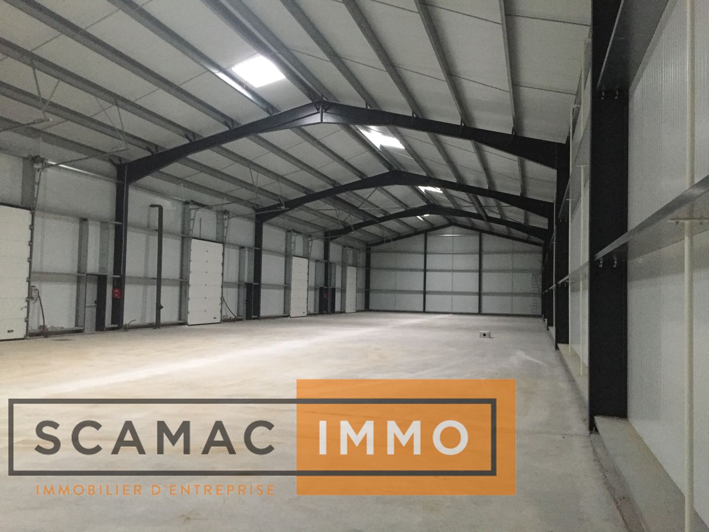 local d'activités de 196m², Bruyères-le-Châtel (Essonne)