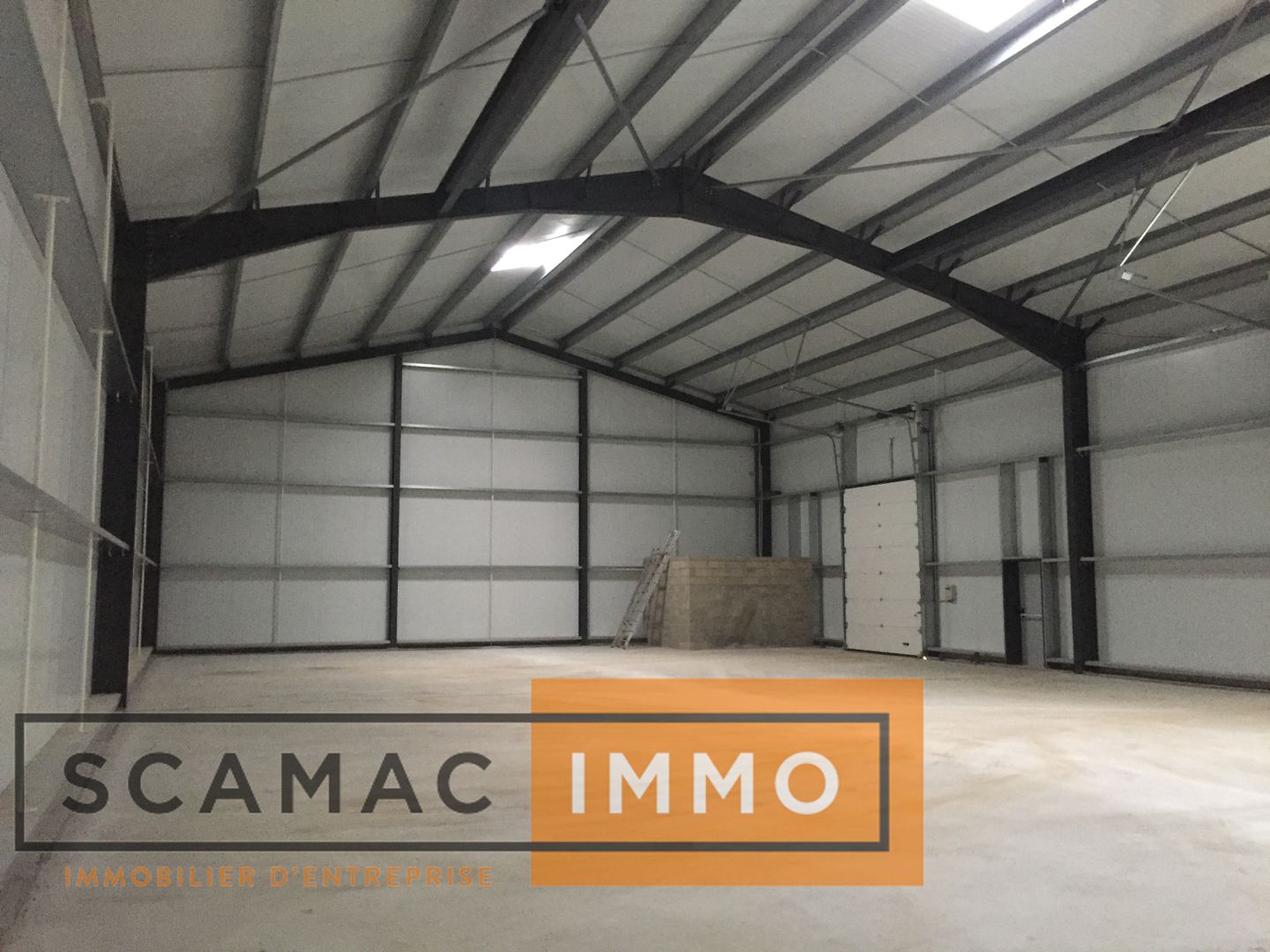 local d'activités de 196m², Bruyères-le-Châtel (Essonne)