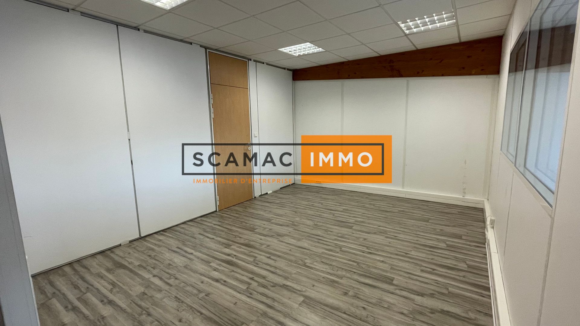 bureau de 487m², Morainvilliers (Yvelines)