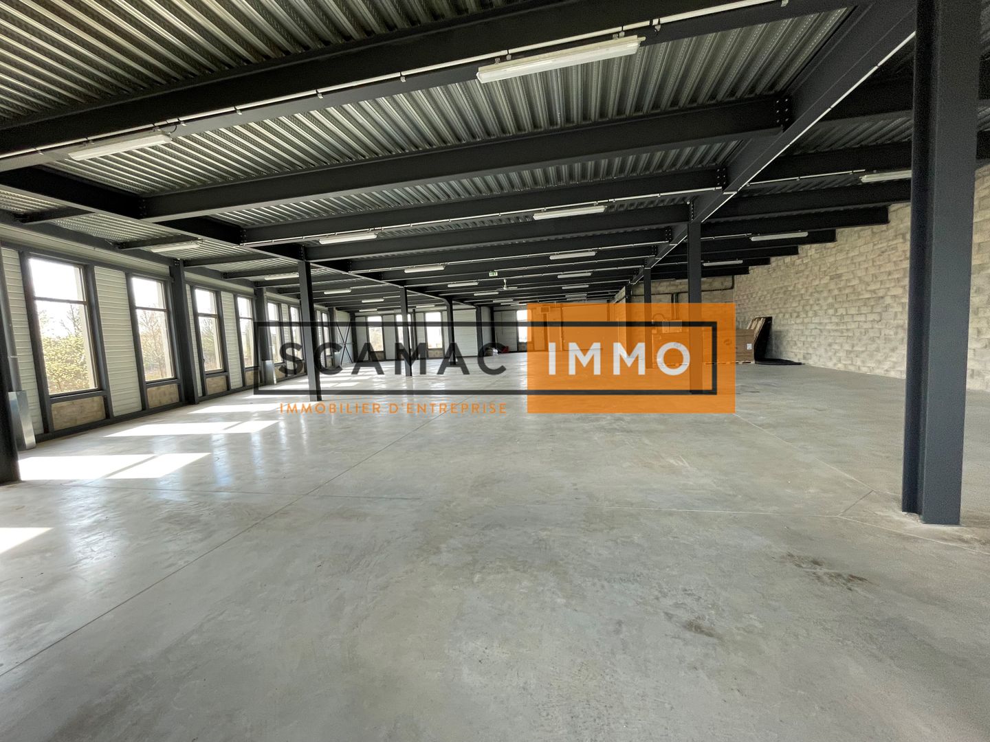 local d'activités de 1&nbsp;971m², Tremblay-en-France (Seine-Saint-Denis)