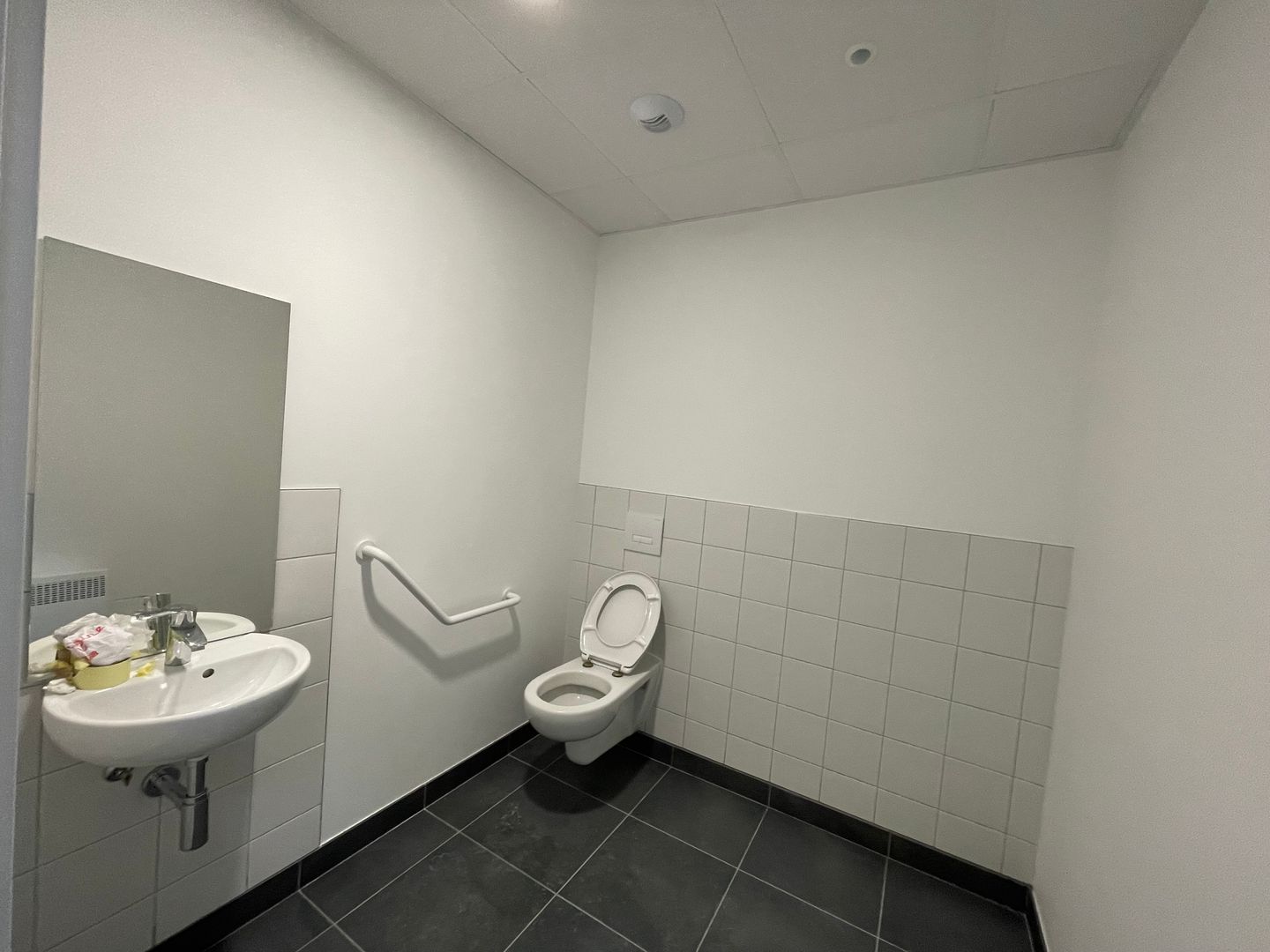 local d'activités de 826m², Vitry-sur-Seine (Val-de-Marne)