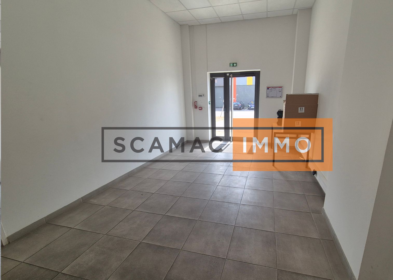 local d'activités de 1 330m², Louvres (Val-d'Oise)