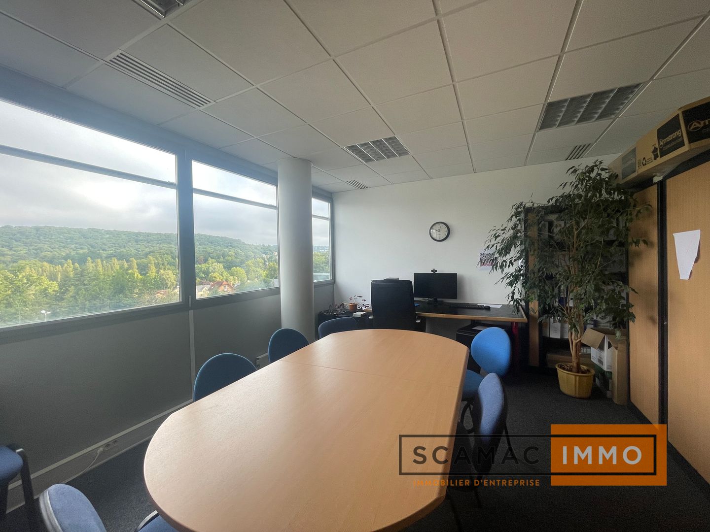 bureau de 212m², Orsay (Essonne)