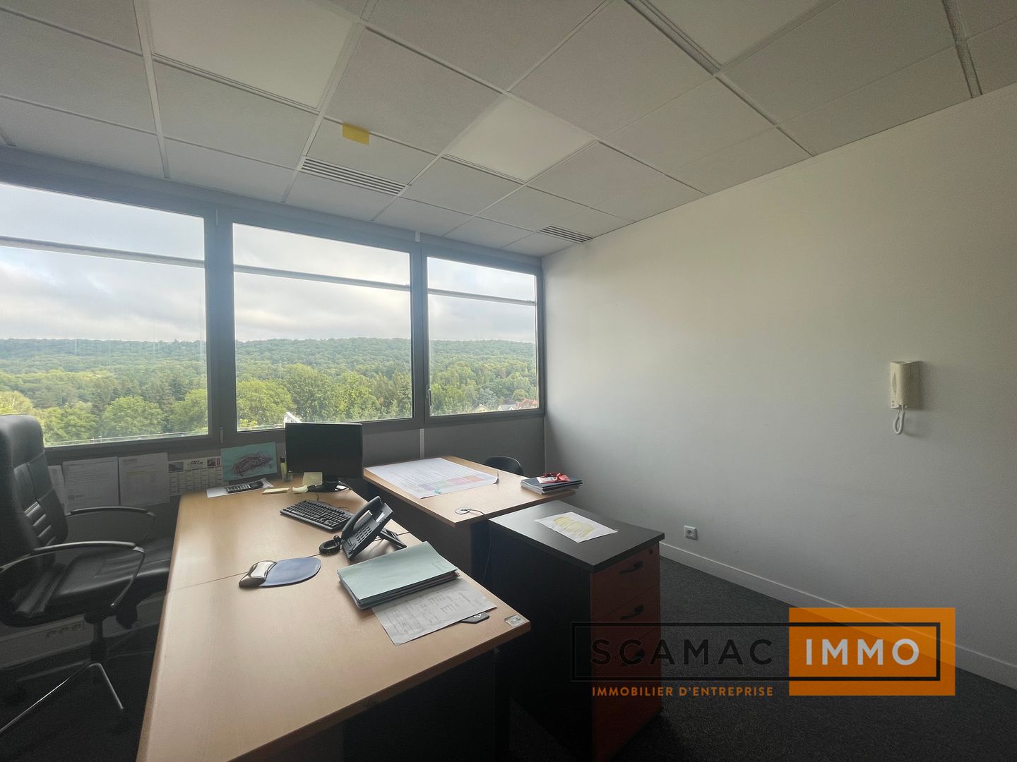 bureau de 212m², Orsay (Essonne)