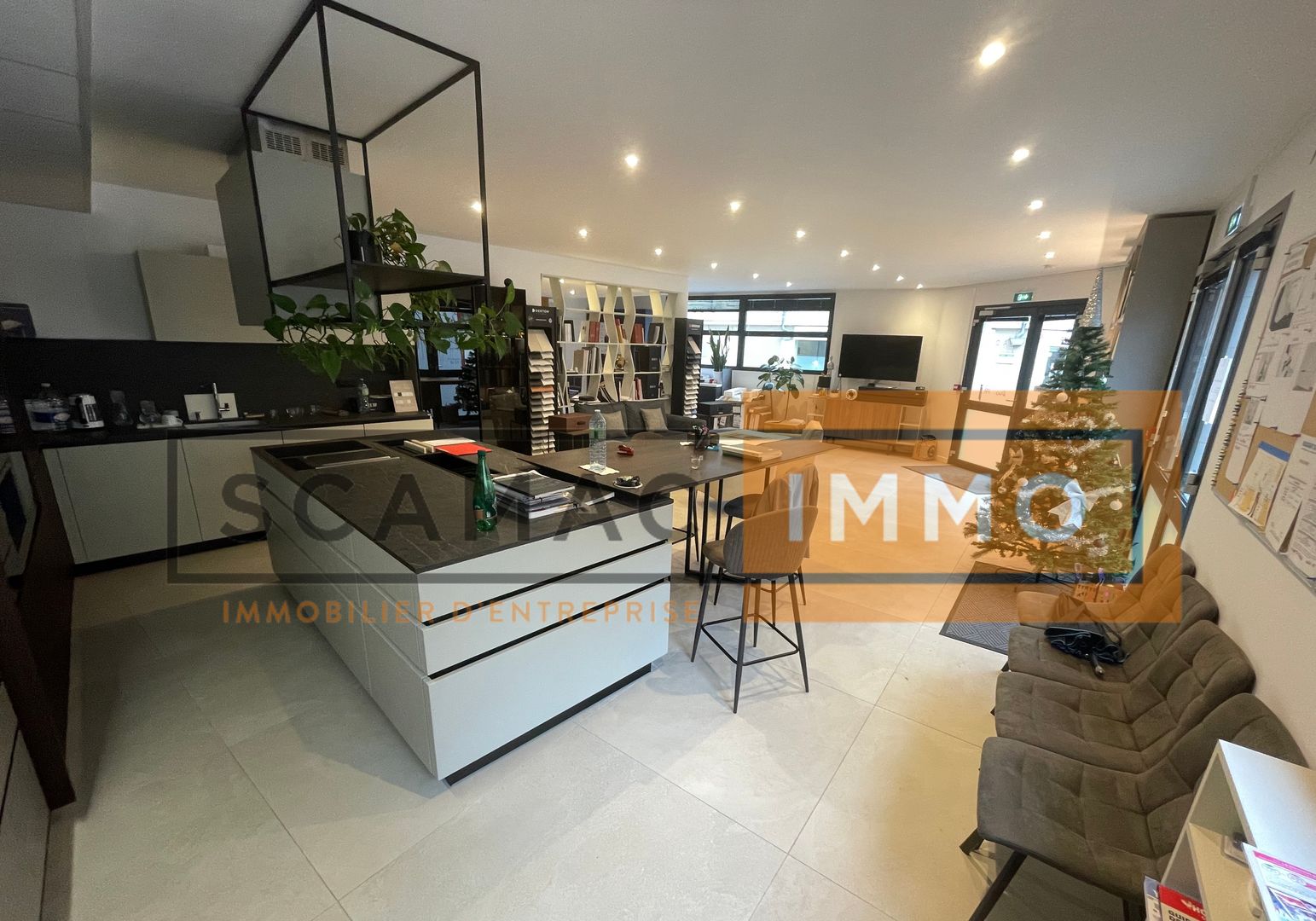 local commercial de 84m², Lagny-sur-Marne (Seine-et-Marne)