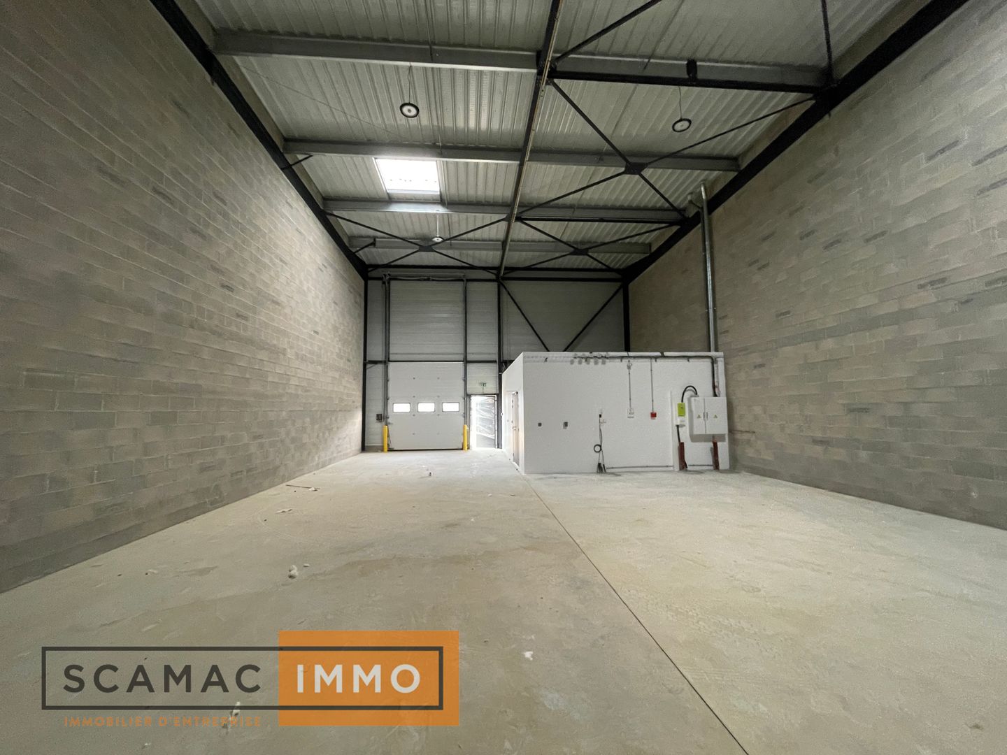 local d'activités de 1&nbsp;320m², Savigny-le-Temple (Seine-et-Marne)