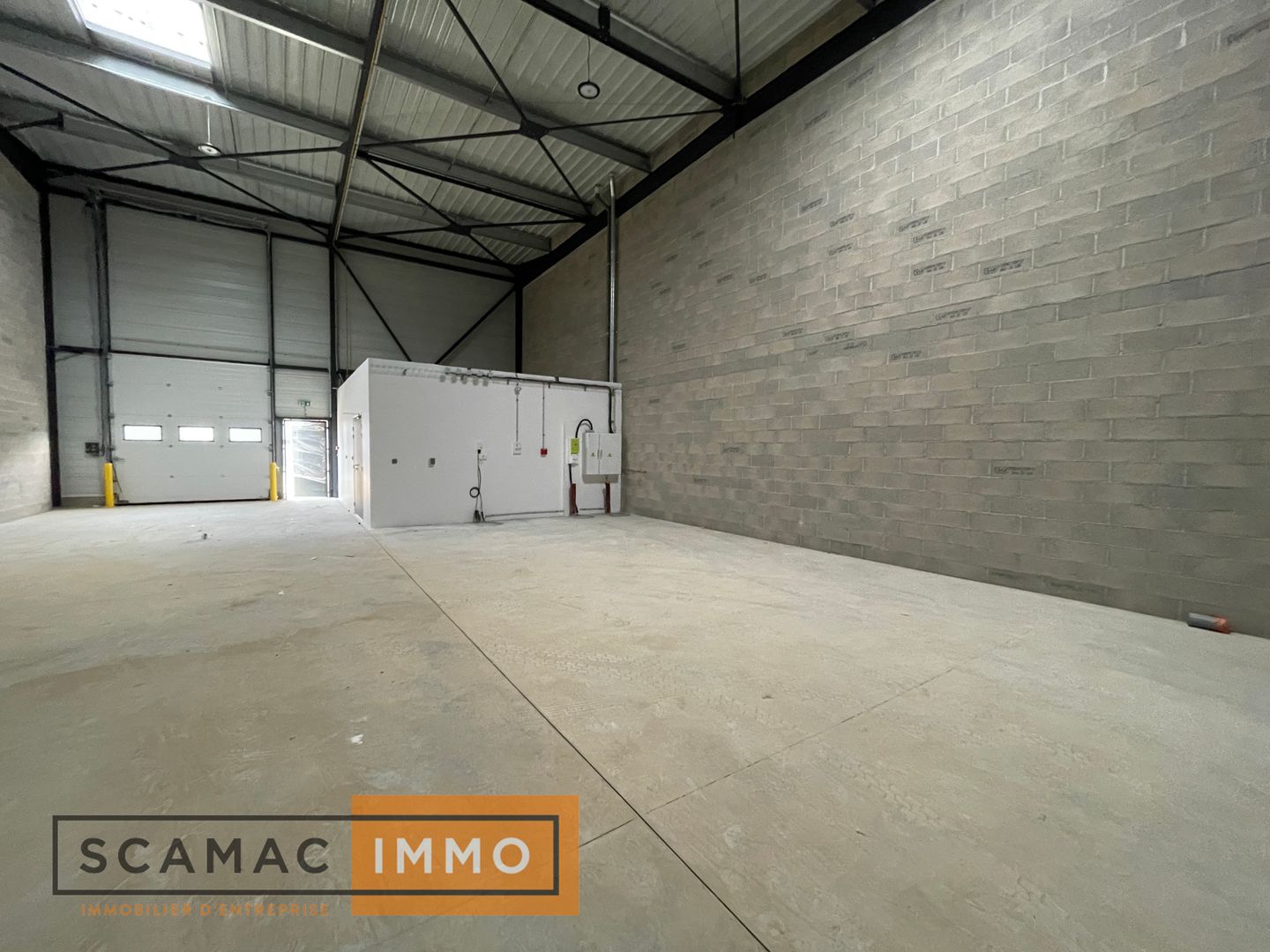 Local d'activités de 1 320 m², Savigny-le-Temple