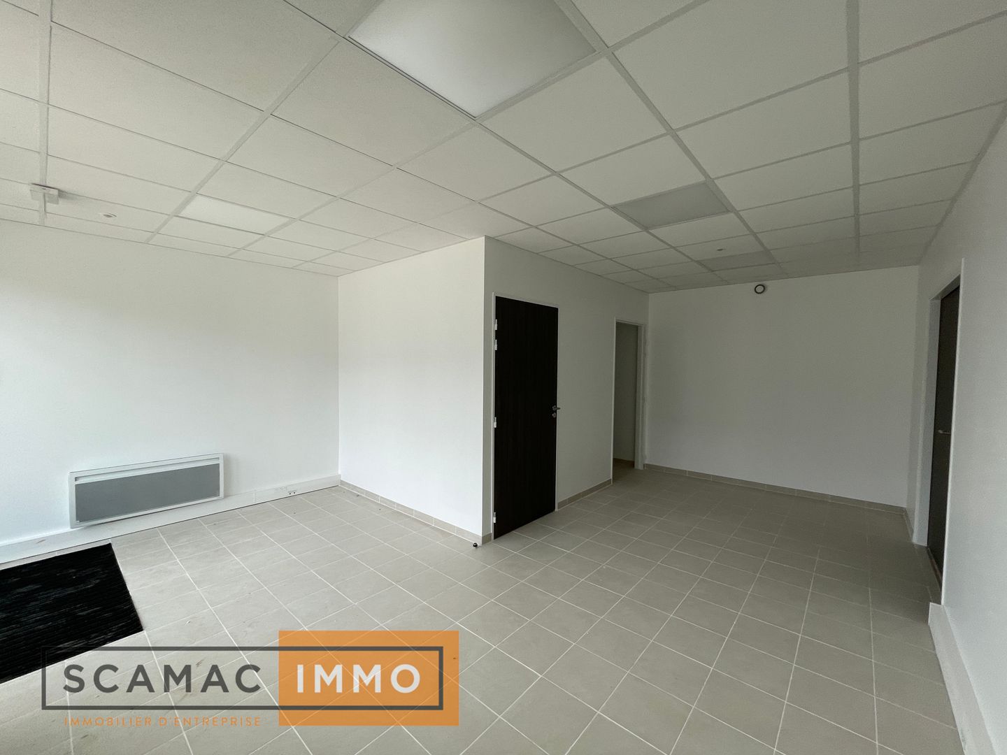 local d'activités de 1&nbsp;320m², Savigny-le-Temple (Seine-et-Marne)