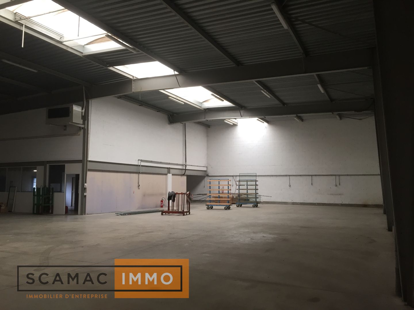 local d'activités de 1 850m², Bondoufle (Essonne)